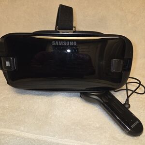 Samsung Black VR Headset with Controller